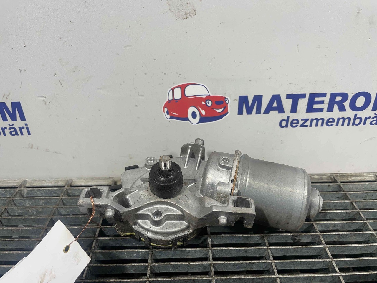 MOTORAS STERGATOR PARBRIZ TOYOTA HILUX - - (2015 2020)