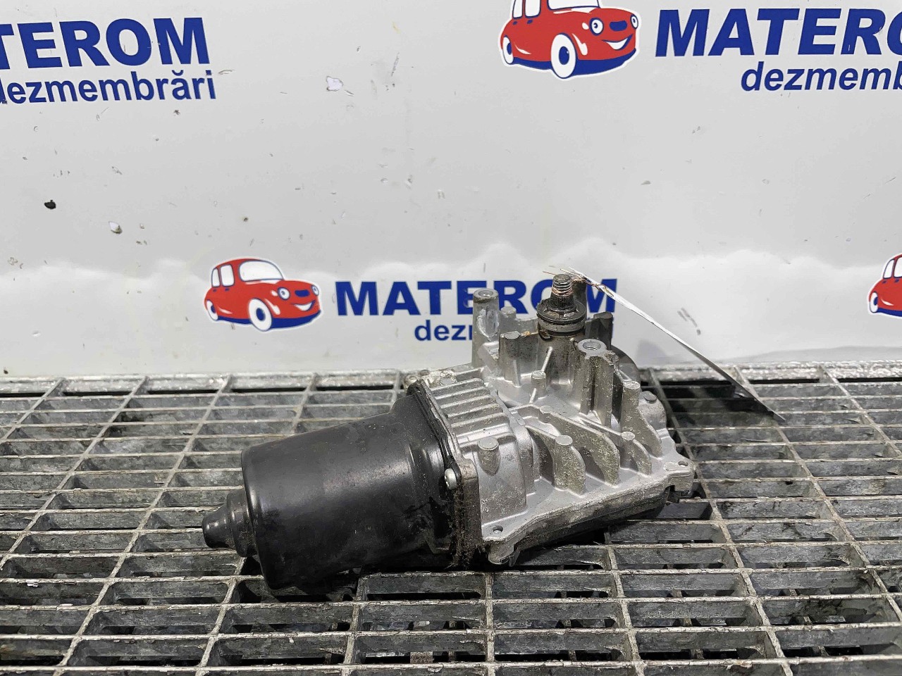 MOTORAS STERGATOR PARBRIZ VW SCIROCCO - - (2008 2014)