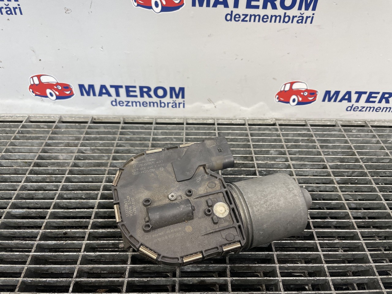 MOTORAS STERGATOR PARBRIZ VW TOURAN TOURAN - - (2010 2015)