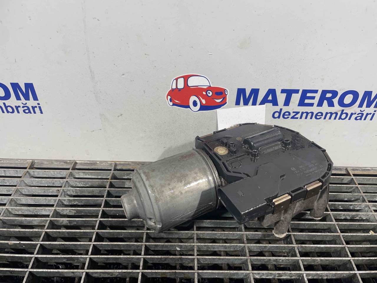 MOTORAS STERGATOR PARBRIZ VW TOURAN TOURAN - - (2010 2015)