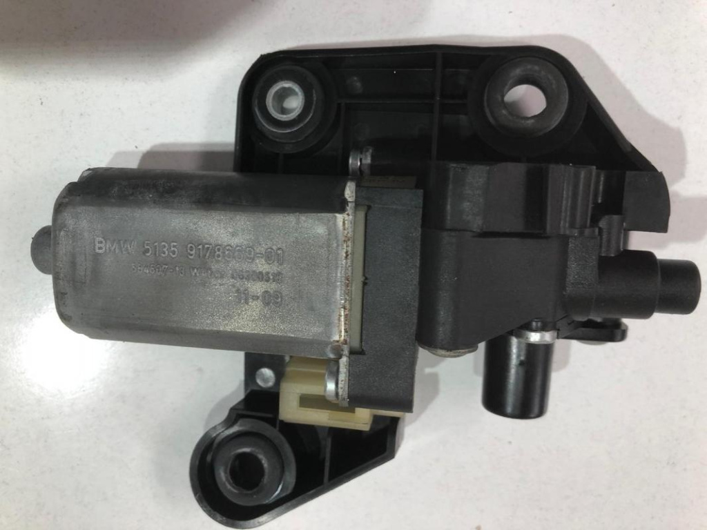 Motoras trapa stanga 9178669 BMW Seria 7 F01/F02 [2008 - 2012]