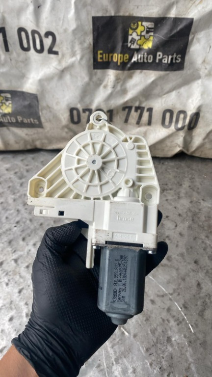 Motoras usa dreapta fata Audi Q7 4L an 2014 cod 8K0959802A