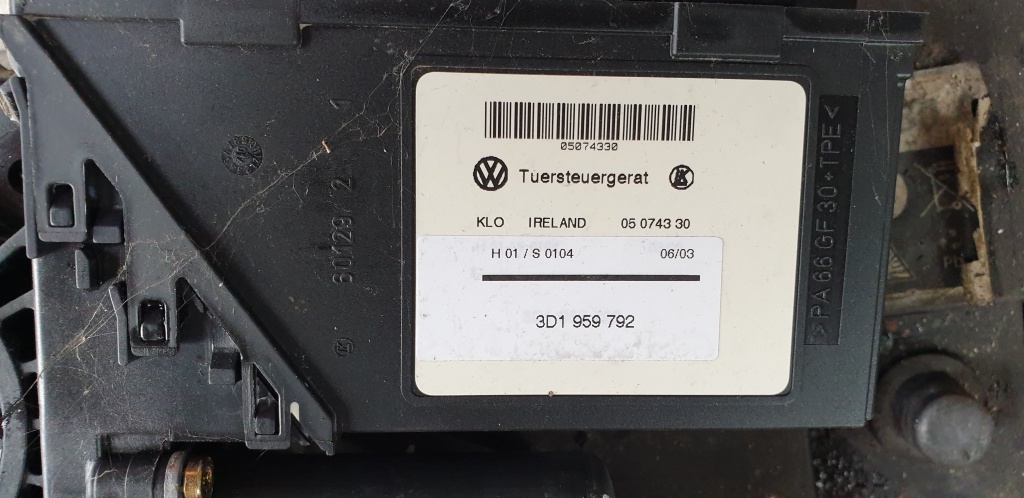 Motoras Usa Dreapta Fata Vw Touareg cod 3D1959792