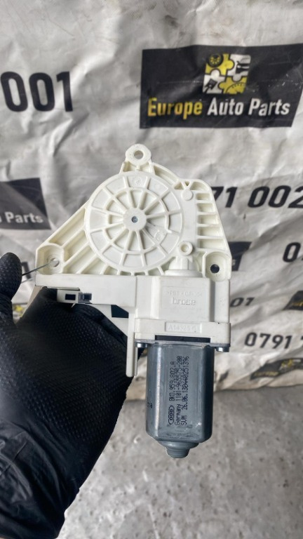 Motoras usa dreapta spate Audi Q7 4L an 2014 cod 8K0959802A