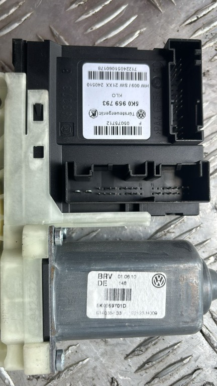 Motoras usa stanga fata VW Golf 6 cod 5K0959701D