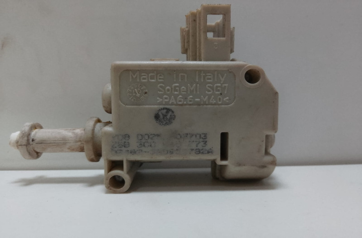 Motoras usita rezervor 3C0810773 Volkswagen VW Passat B6 [2005 - 2010]