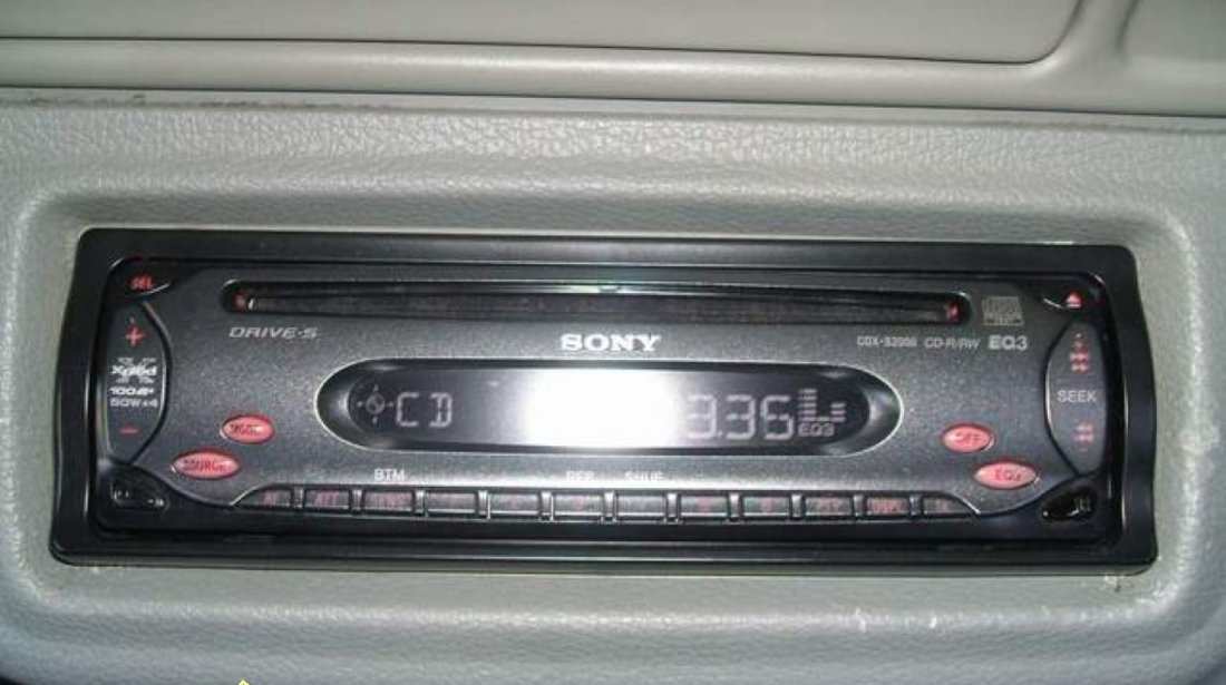MP3 SONY CDX S2000