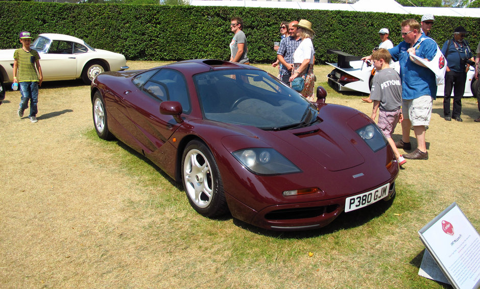 Mr. Bean isi vinde masina, un McLaren F1 care poate ajunge si la 10 milioane