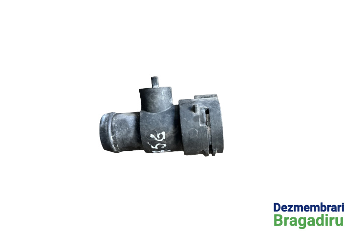 Mufa / Racord / Cot inferior radiator apa Cod: 8K0122293F Audi A4 B8/8K [2007 - 2011] wagon 5-usi 2.0 TDI MT quattro (170 hp) Cod motor CAHA, Cod cutie MFS / LRV, Cod culoare LZ3F