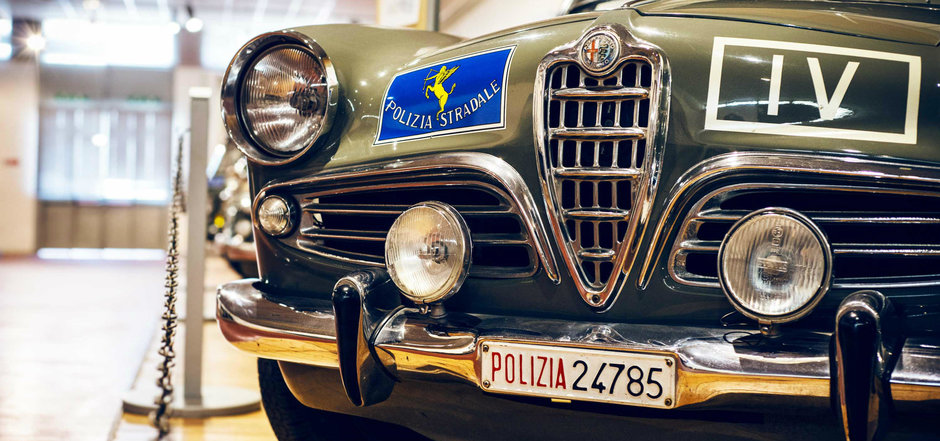 Muzeul Auto al Politiei italiene este un loc plin de bijuterii scumpe Muzeul Auto al Politiei italiene este un loc plin de bijuterii scumpe