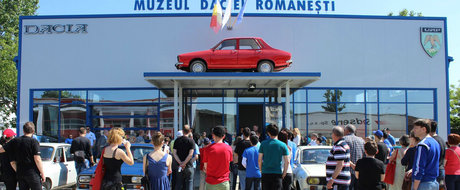 Muzeul Daciei Romanesti s-a deschis oficial la Satu Mare si asteapta iubitori ai epocii comuniste