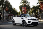 Naomie Harris si Range Rover Evoque Convertible