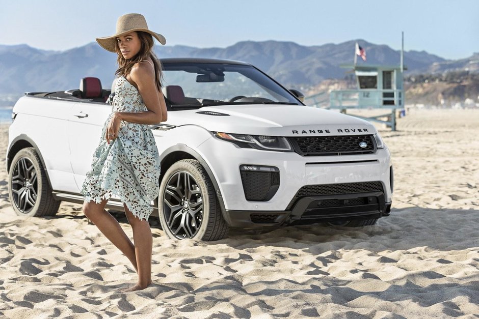 Naomie Harris si Range Rover Evoque Convertible