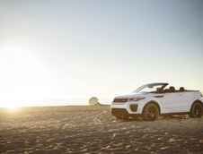 Naomie Harris si Range Rover Evoque Convertible