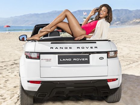 Naomie Harris si Range Rover Evoque Convertible