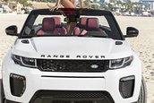 Naomie Harris si Range Rover Evoque Convertible