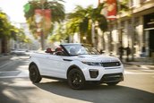 Naomie Harris si Range Rover Evoque Convertible