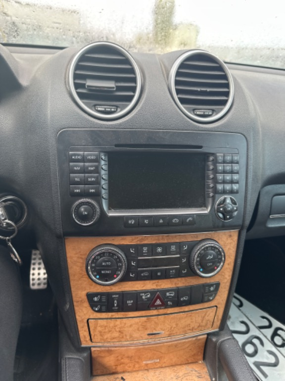 Navigație Mercedes ml w164 in stare foarte buna originala Mercedes
