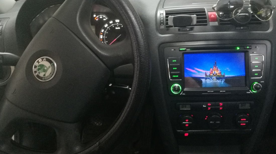 NAVIGATIE ANDROID 9.0 DEDICATA SKODA OCTAVIA 2 ECRAN IPS 8'' 16GB INTERNET 3G WIFI GPS WAZE DVR USB