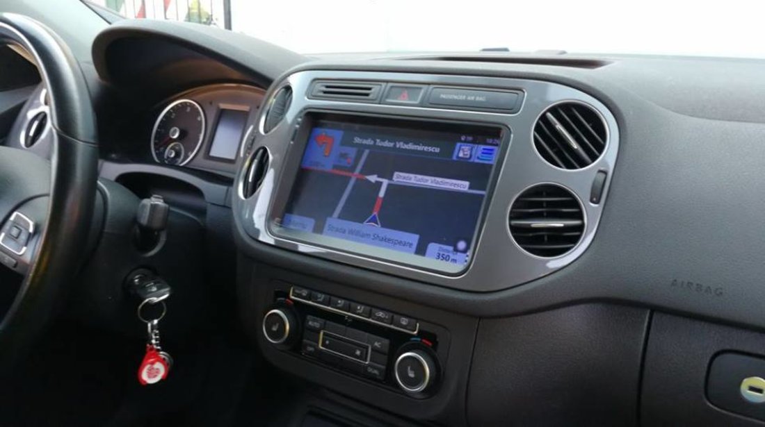 NAVIGATIE CARPAD ANDROID 7.1 DEDICATA VW Golf 5 EDONAV E305 ECRAN 9'' CAPACITIV 16GB INTERNET 3G