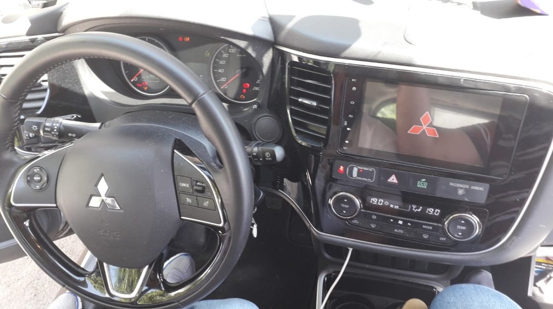 NAVIGATIE CARPAD ANDROID 8.1 DEDICATA MITSUBISHI OUTLANDER 2013-2019 GPS WAZE WIFI EDOTEC EDT-L230