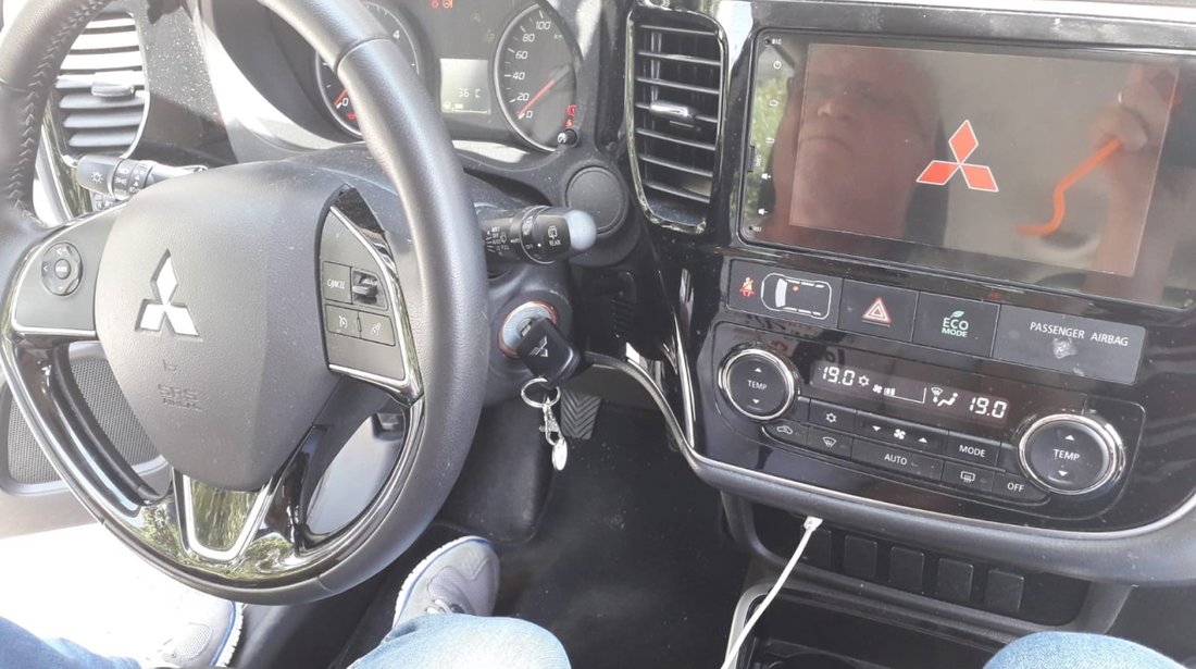 NAVIGATIE CARPAD ANDROID 8.1 DEDICATA MITSUBISHI OUTLANDER 2013-2019 GPS WAZE WIFI EDOTEC EDT-L230