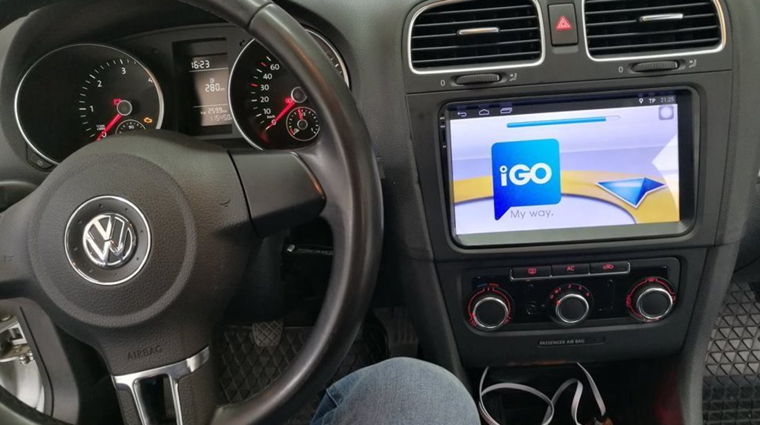 NAVIGATIE CARPAD ANDROID DEDICATA SKODA RAPID EDONAV E305 ECRAN 9'' CAPACITIV 16GB INTERNET 3G