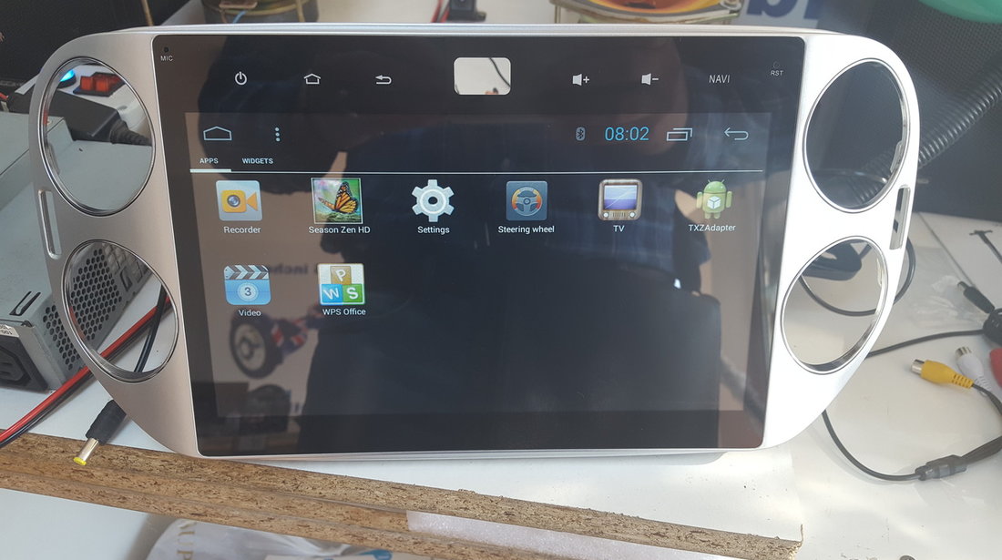 NAVIGATIE CARPAD ANDROID DEDICATA VW TIGUAN GOLF 5 PLUS ECRAN 10.1'' CAPACITIV 16GB INTERNET 3G WIFI