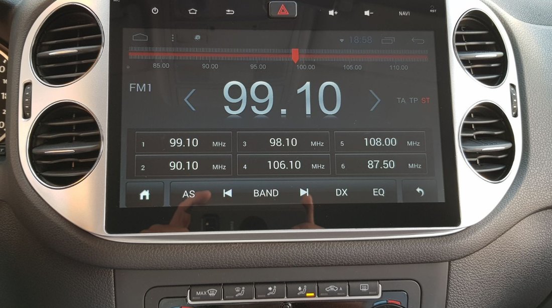 NAVIGATIE CARPAD ANDROID DEDICATA VW TIGUAN GOLF 5 PLUS ECRAN 10.1'' CAPACITIV 16GB INTERNET 3G WIFI