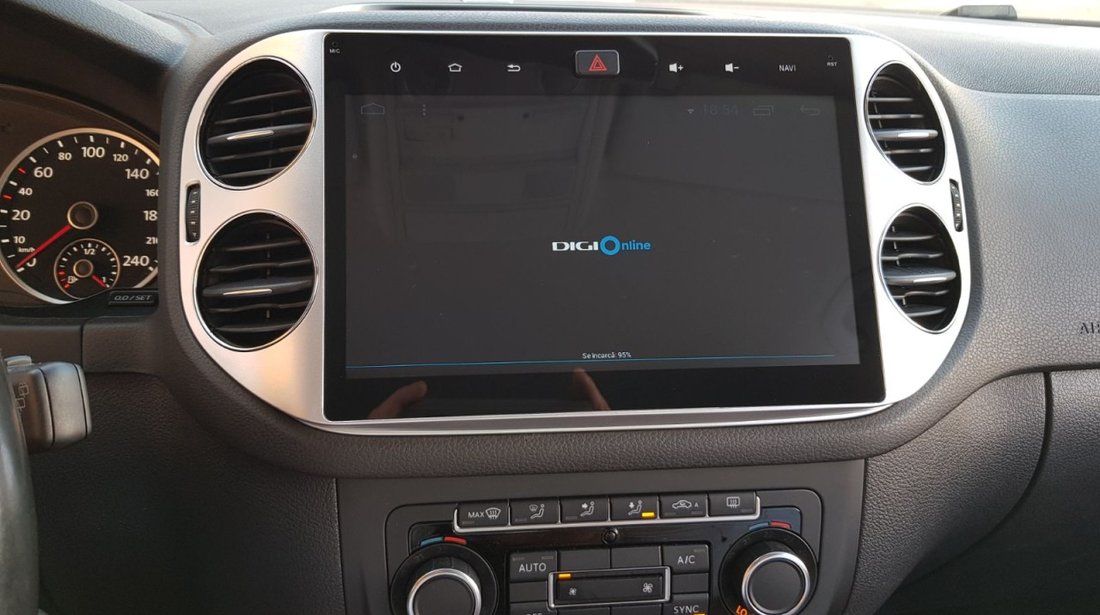 NAVIGATIE CARPAD ANDROID DEDICATA VW TIGUAN GOLF 5 PLUS ECRAN 10.1'' CAPACITIV 16GB INTERNET 3G WIFI