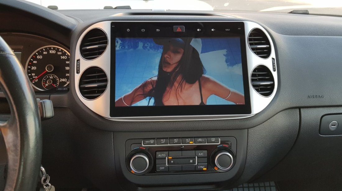 NAVIGATIE CARPAD ANDROID DEDICATA VW TIGUAN GOLF 5 PLUS ECRAN 10.1'' CAPACITIV 16GB INTERNET 3G WIFI