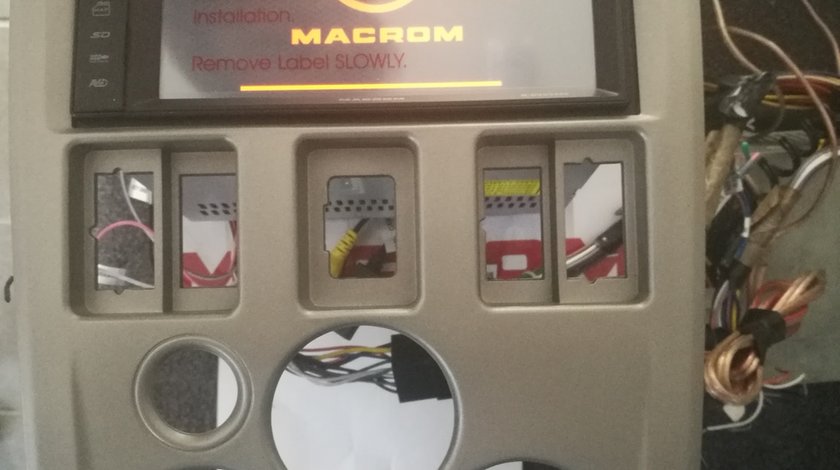 Navigatie Dedicata Dacia Logan Ph1 2004 - 2008 MACROM M-DVD 5560 DVD PLAYER AUTO USB SD PLAYER GPS