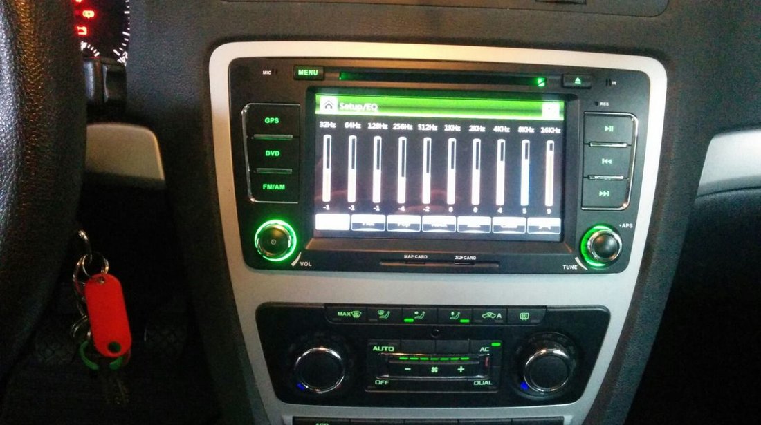 NAVIGATIE DEDICATA SKODA OCTAVIA 2 MODEL XTRONS PF710TSS ECRAN 7" MENIURI OEM DVD USB GPS CARKIT