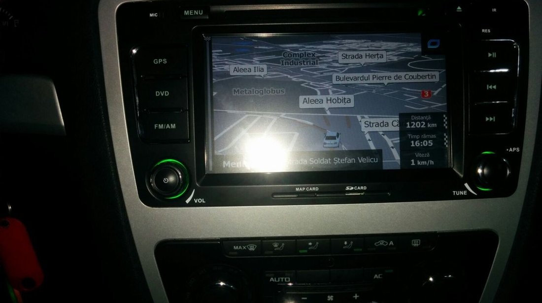 NAVIGATIE DEDICATA SKODA OCTAVIA 2 MODEL XTRONS PF710TSS ECRAN 7" MENIURI OEM DVD USB GPS CARKIT