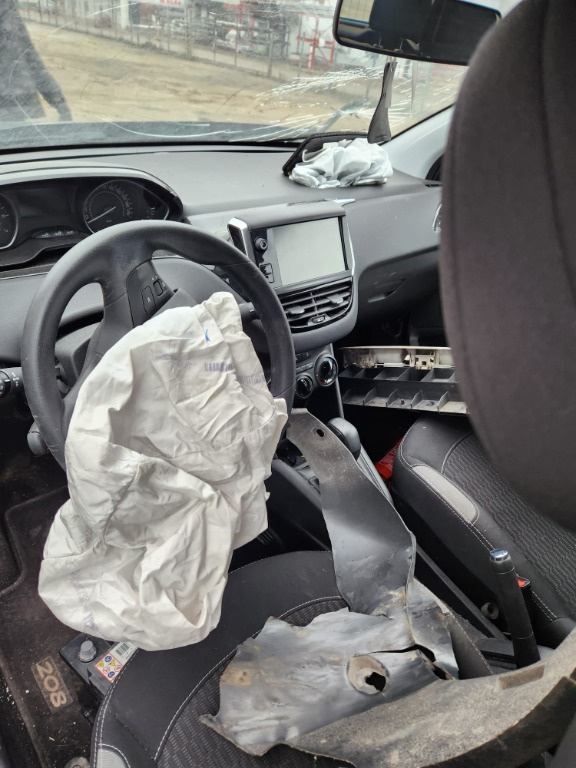 Navigatie Peugeot 208 Coupe 2016 1.2 HMZ 5+1