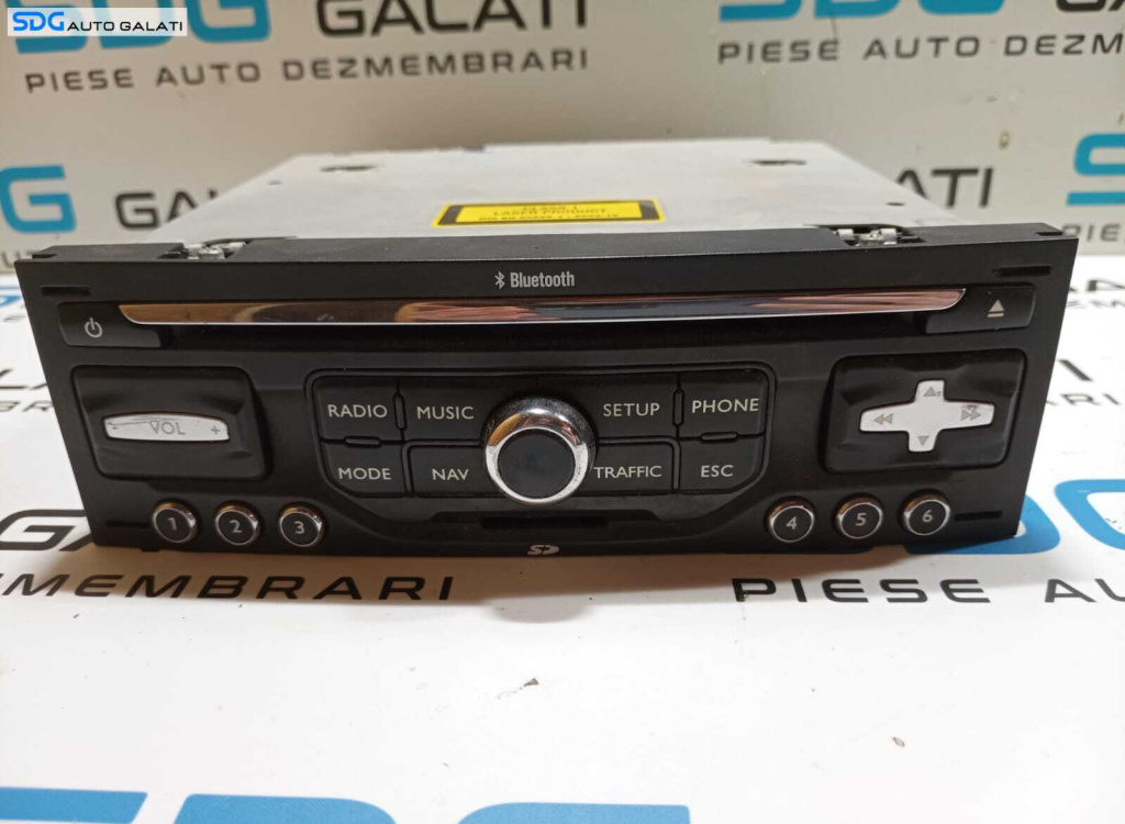 Navigatie Radio CD Player cu Slot Card Bluetooth Peugeot 3008 2009 - 2016 Cod 96751717XT [M6590]