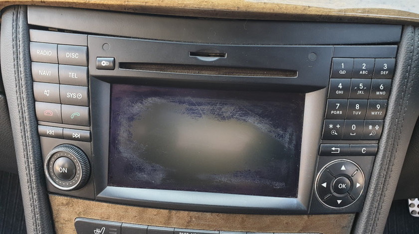 Navigatie Radio CD Player Mercedes CLS C219 W219 Facelift 2004 - 2010 [C0207]