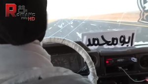 Nebunia lui Salam: arabii care merg pe 2 roti la 180 km/h cu un SUV