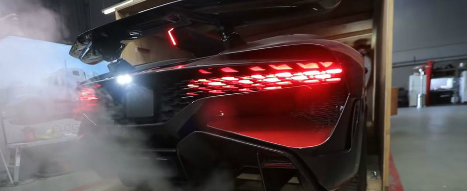 Nebunie curata. Vopseaua acestui Bugatti DIVO ar fi costat 1 milion de dolari Nebunie curata. Vopseaua acestui Bugatti DIVO ar fi costat 1 milion de dolari