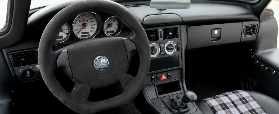 NEBUNIE TOTALA! Motivul pentru care acest Mercedes SLK din anul 2000 costa 200.000 de euro NEBUNIE TOTALA! Motivul pentru care acest Mercedes SLK din anul 2000 costa 200.000 de euro