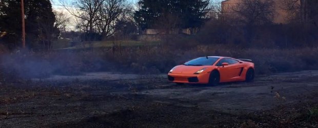 Nebunul asta isi transforma Lamborghiniul in masina de raliuri