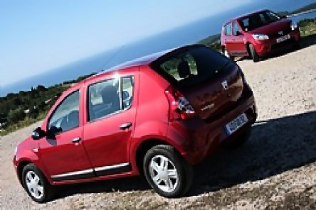 Nemti care şi cumpara Dacia: este ieftina şi utila ca o furculita de plastic la picnic Nemti care şi cumpara Dacia: este ieftina şi utila ca o furculita de plastic la picnic