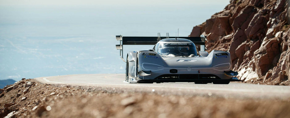 Nemtii au distrus competitia pe benzina. Un VW cu propulsie electrica a devenit cea mai rapida masina de la Pikes Peak