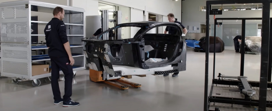 Nemtii au scos un documentar despre cum este construit noul Bugatti Chiron si nu vrei sa ratezi asta pentru nimic in lume. VIDEO