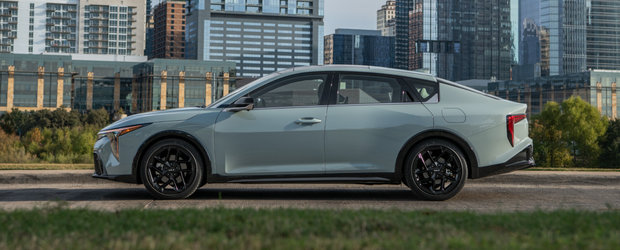Nemtii de la Volkswagen ar trebui sa ia notite! Kia prezinta oficial noul K4, probabil cel mai spectaculos sedan de dimensiuni compacte din lume. Galerie foto completa