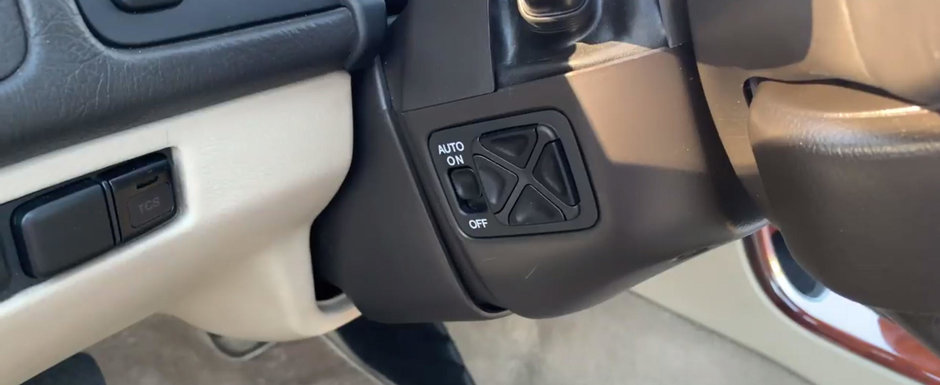 Nemtii se uitau la ea ca la un OZN. Masina japoneza avea acum 25 de ani volan electric si soft-close doors Nemtii se uitau la ea ca la un OZN. Masina japoneza avea acum 25 de ani volan electric si soft-close doors