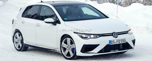 Nici nu s-au mai chinuit sa-l camufleze. Acum toata lumea stie cum arata noul VW Golf R