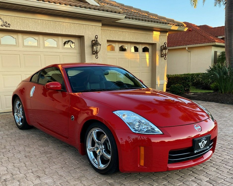 Nissan 350Z cu 3.440 de kilometri la bord