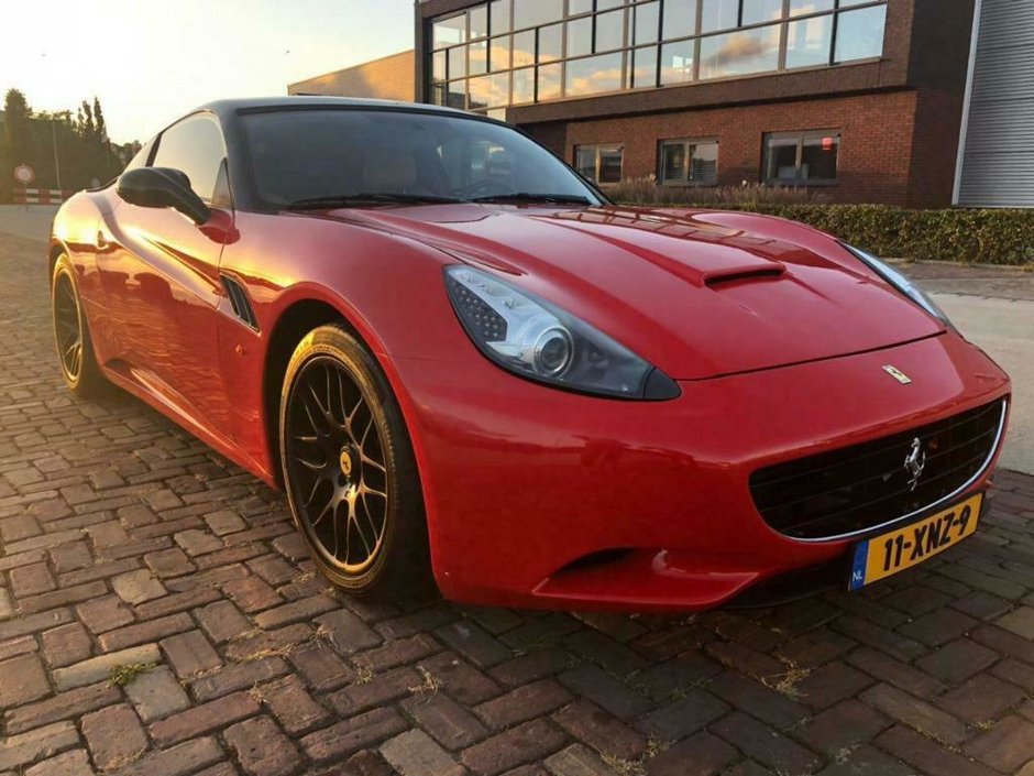 Nissan 350Z transformat in Ferrari California