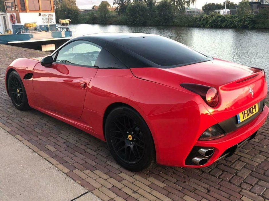 Nissan 350Z transformat in Ferrari California